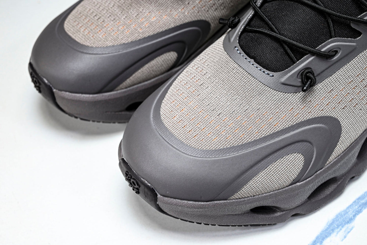 LOEWE × ON Cloudsolo 'Grey Black'