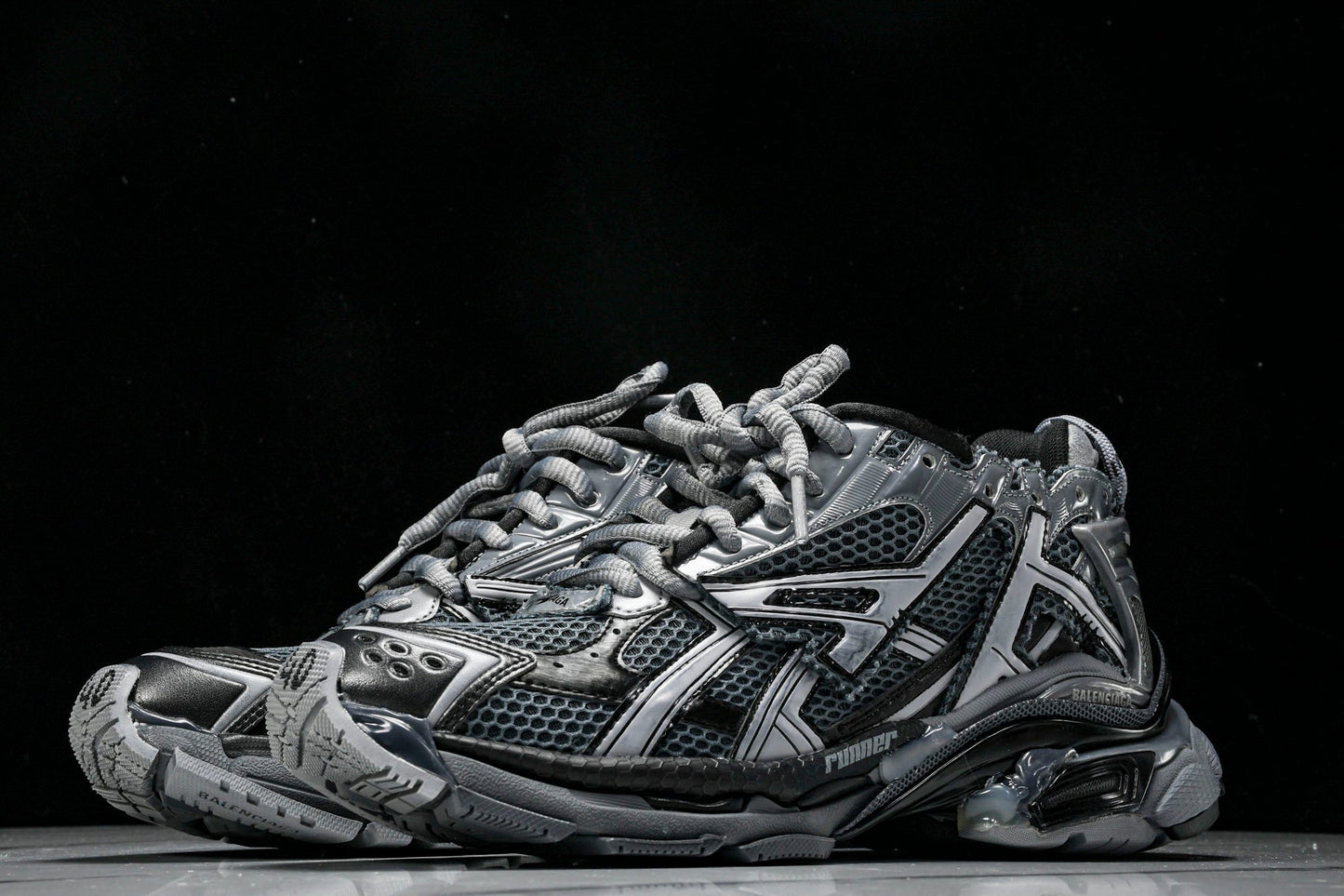 Runner 'Dark Grey Black'