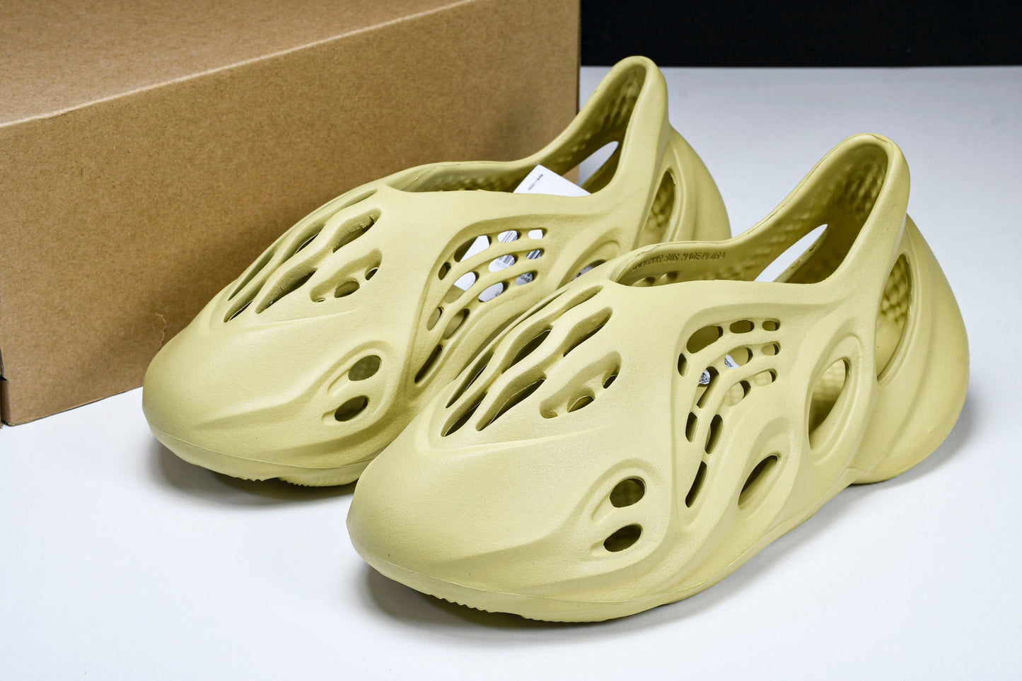 Yzy Foam RNNR 'Sulfur'