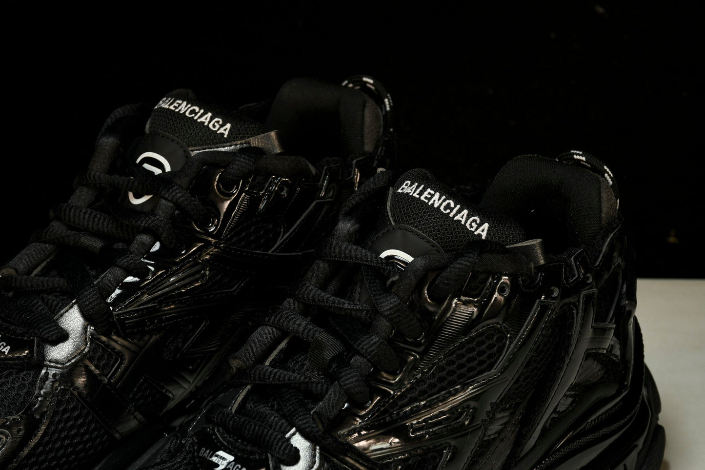 Runner 'Triple Black - Glossy'