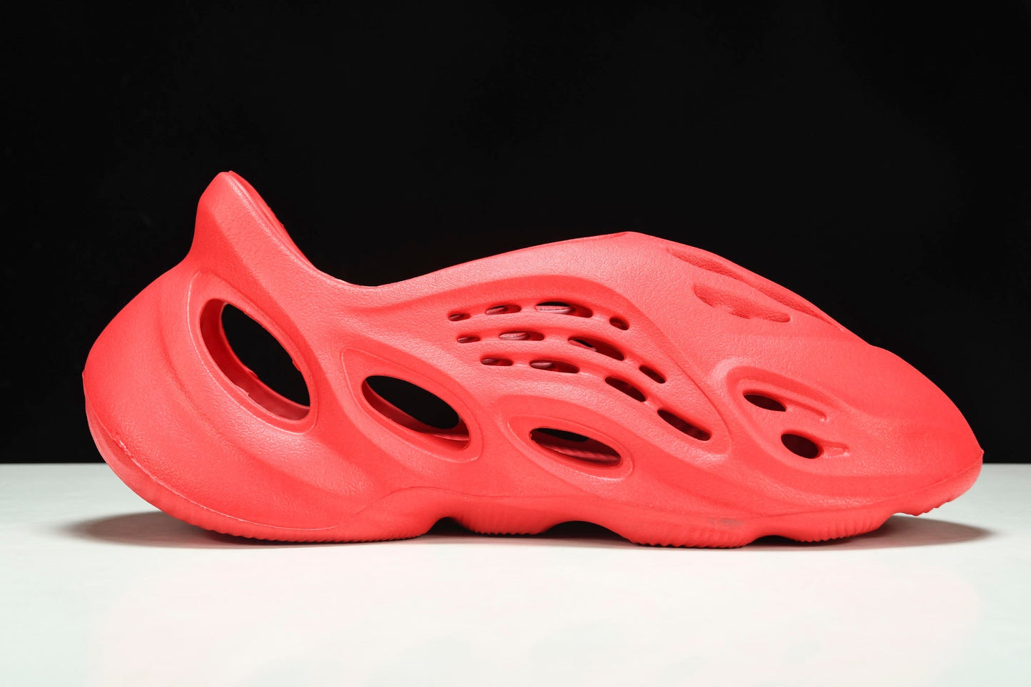 Yzy Foam RNNR 'Vermillion'