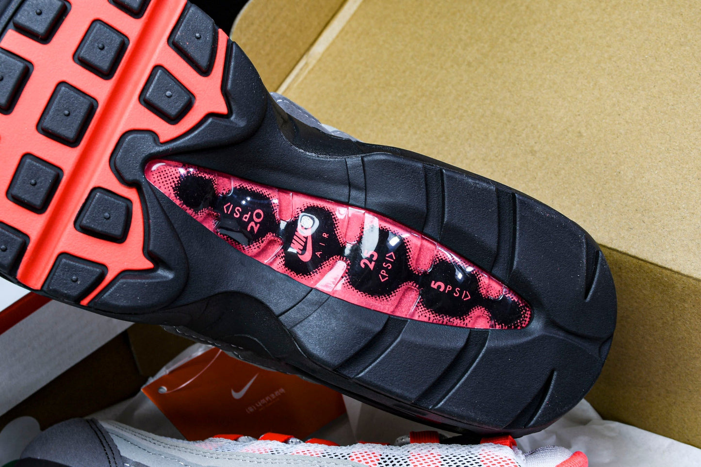 AM95 OG 'Solar Red'