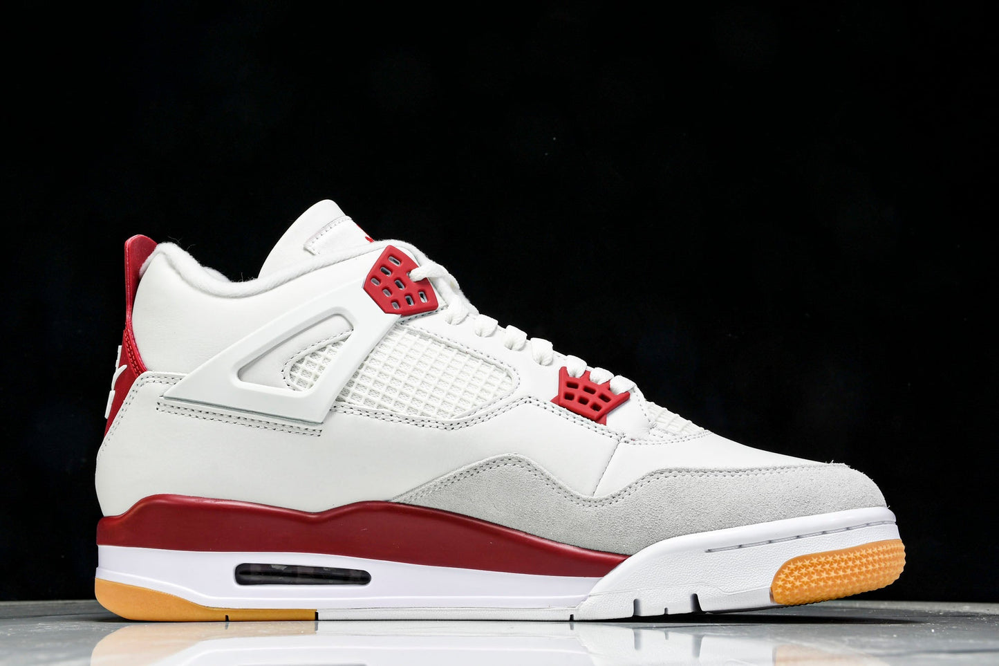 AJ4 Retro SB 'Varsity Red' (Friends & Family)