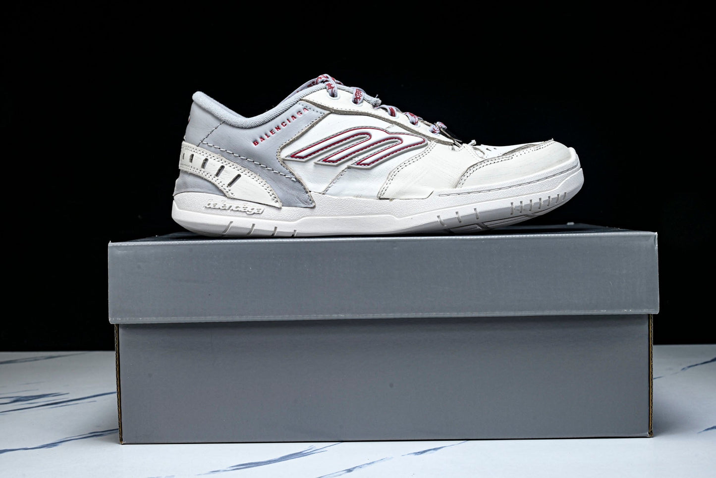 Вalenciaga Hamptons Worn-Out Sneaker 'Off-White Grey Red'
