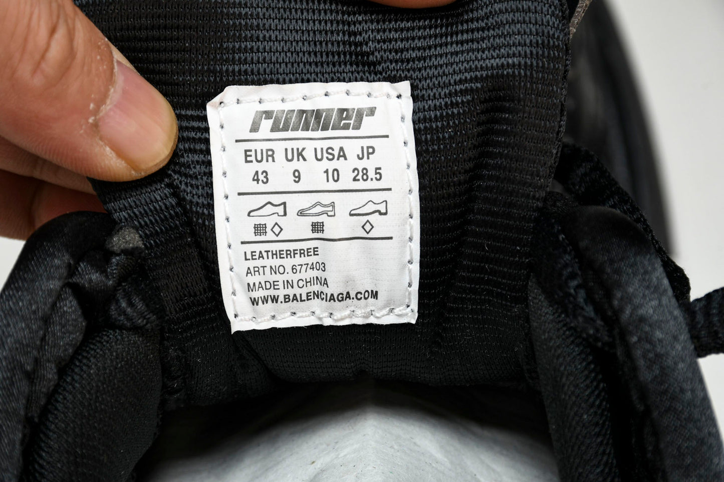 Runner 'Triple Black - Glossy'