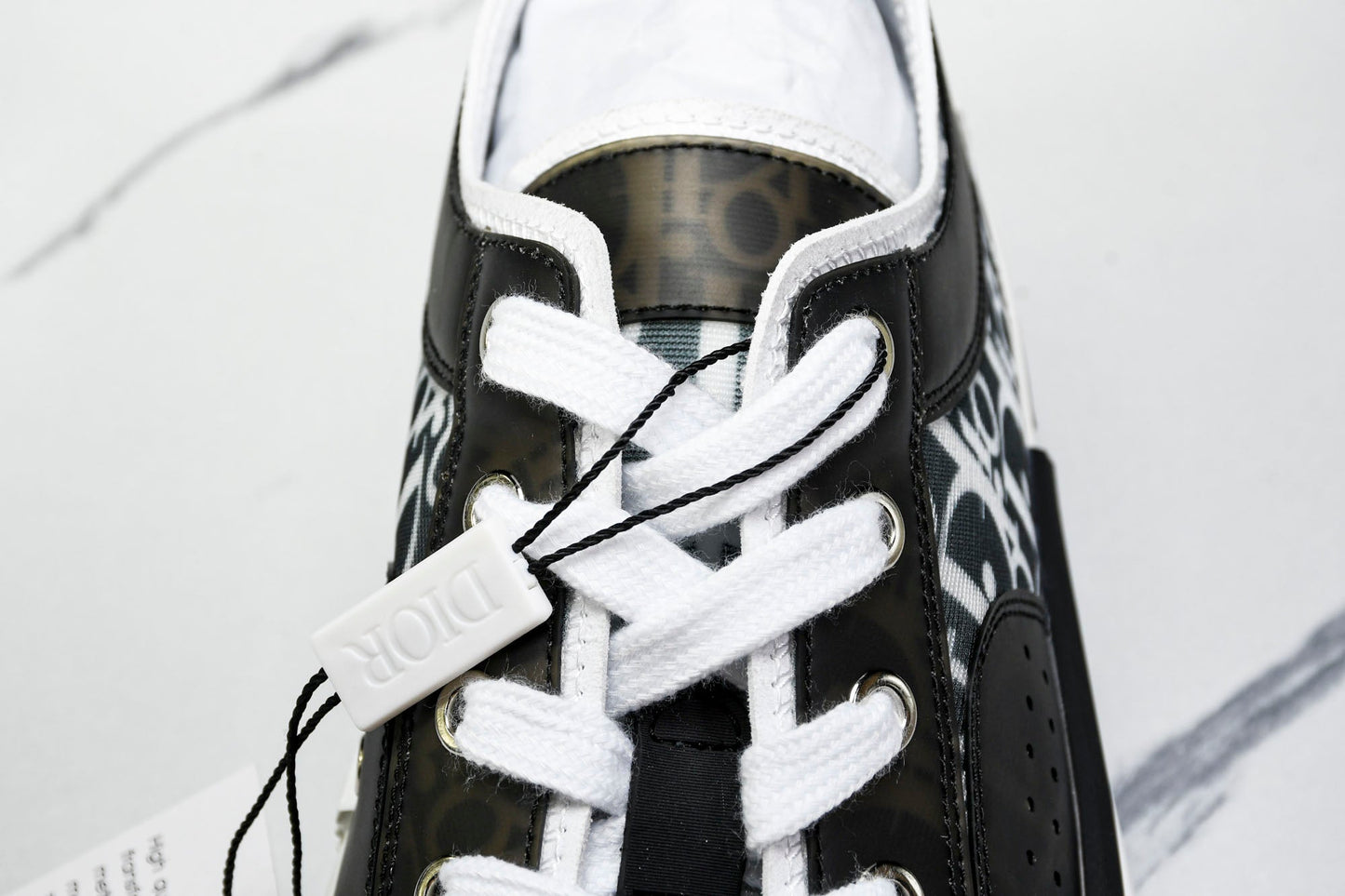 D1or B23 Low ‘Oblique Black White’