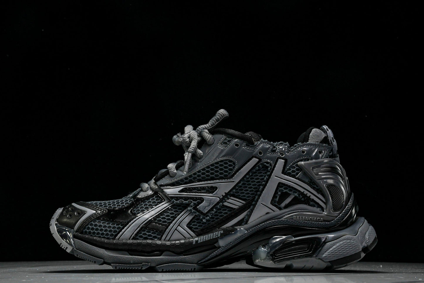 Runner 'Dark Grey Black'