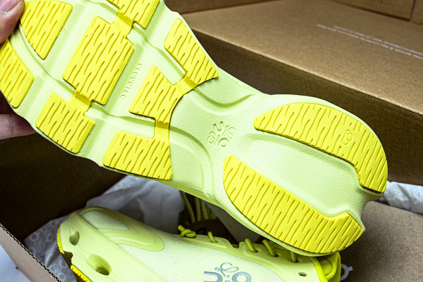 LOEWE × ON Cloudsolo 'Lime Green'