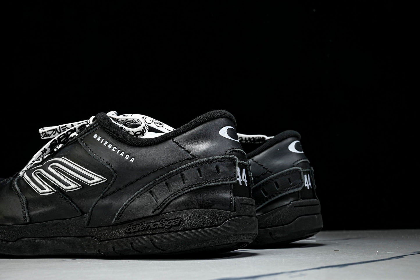 Вalenciaga Hamptons Worn-Out Sneaker 'Black'