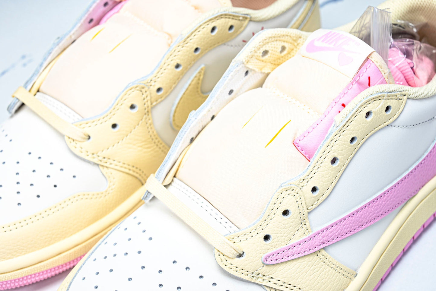 Travis Scott AJ1 Retro Low OG 'Muslin Shy Pink'