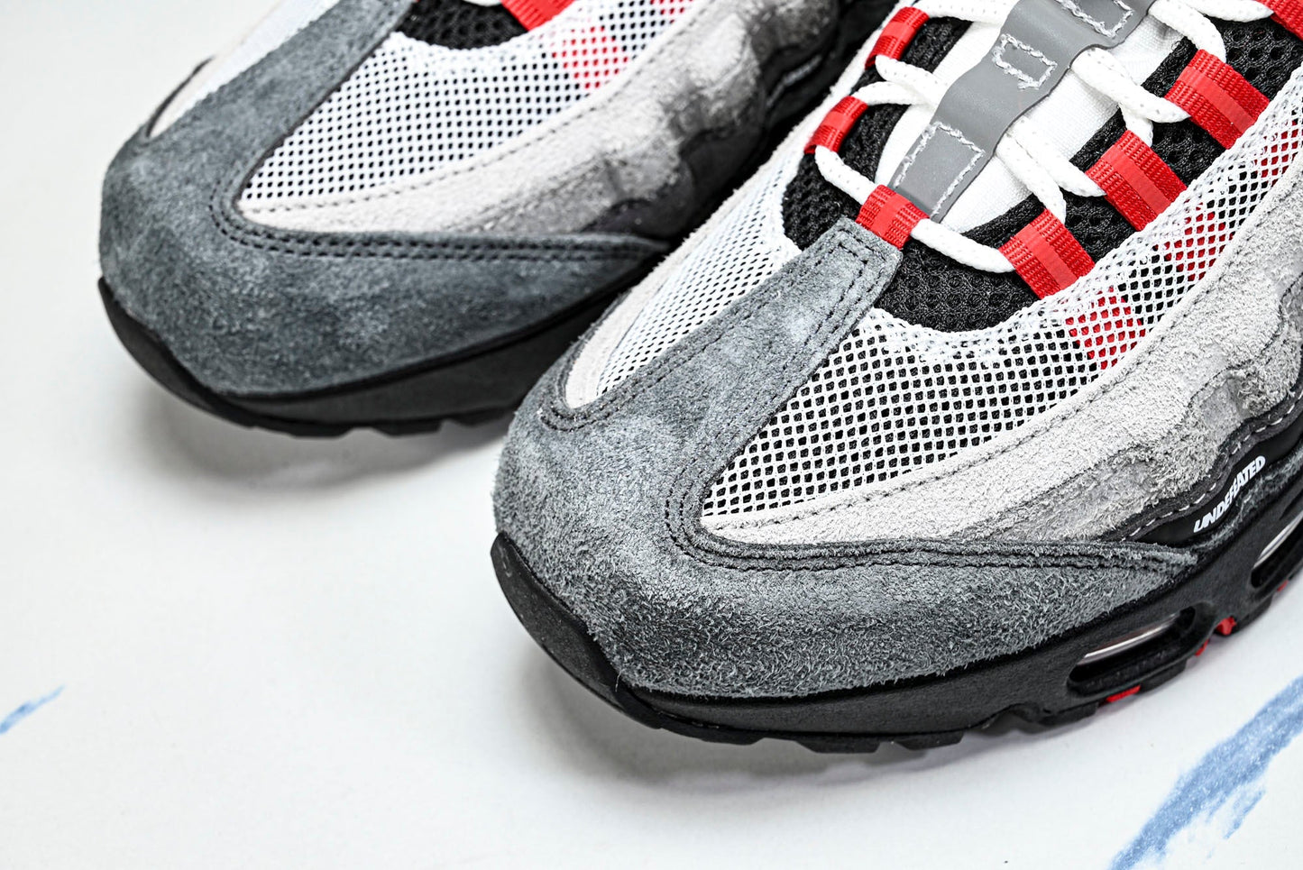 Undefeated x AM95 Geo Exclusive Pack 'Tokyo Bright Crimson'