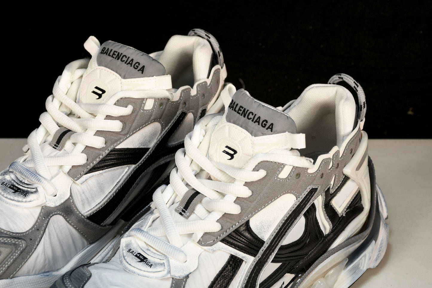 Runner 'White Black Grey'