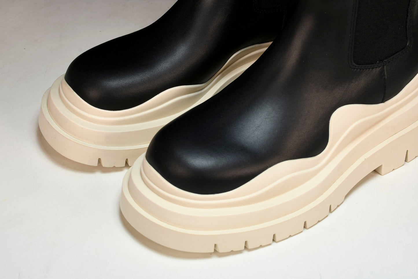 Вottega Veneta Tire Chelsea Boots 'Black Sea Salt'