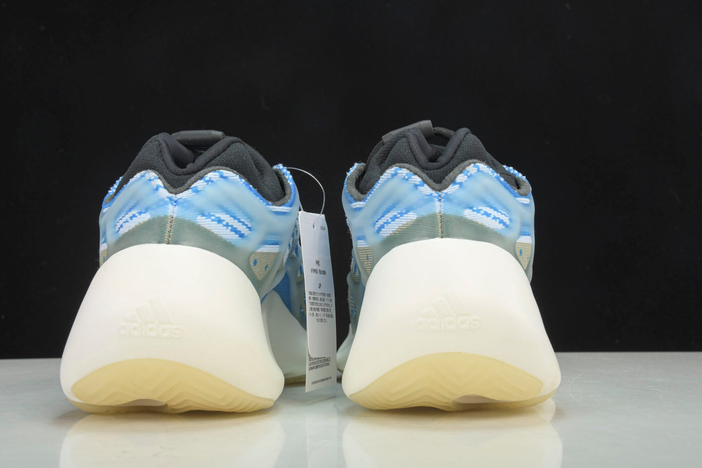 Yzy 700 V3 Arzareth